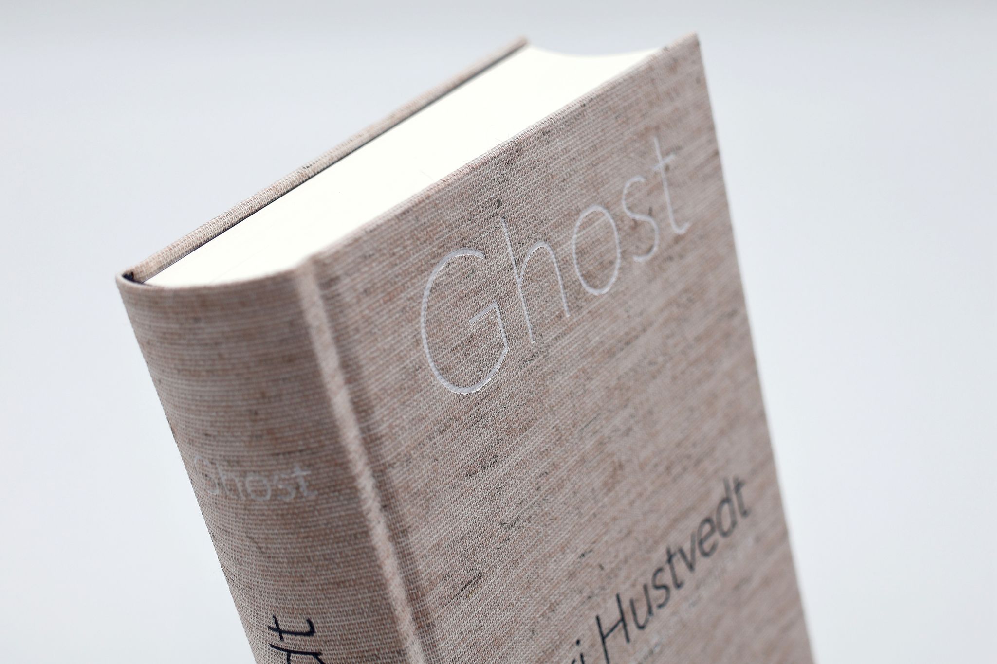 177536_Hustvedt_Ghost_BA_04.jpg
