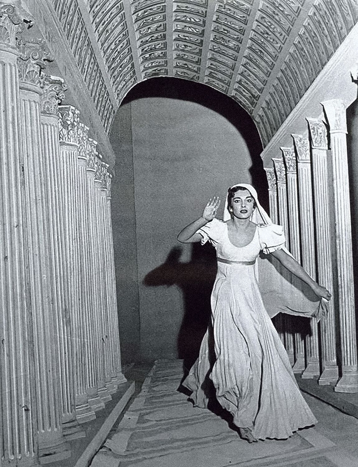 362717_Maria_Callas_as_Guilia.jpg