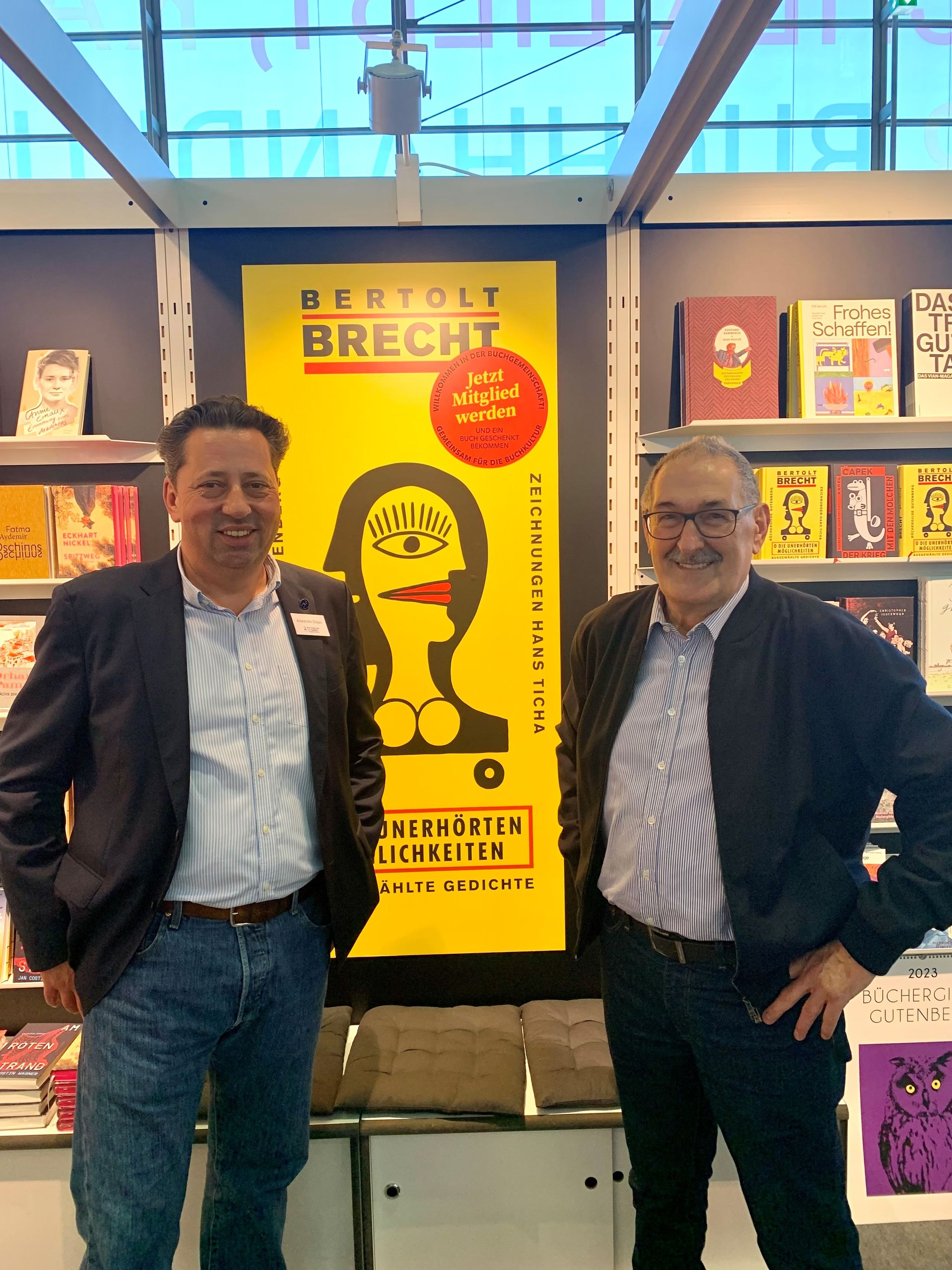 Kurt Idrizovic (r.), Partnerbuchhändler aus Augsburg zusammen mit Alexander Elspas